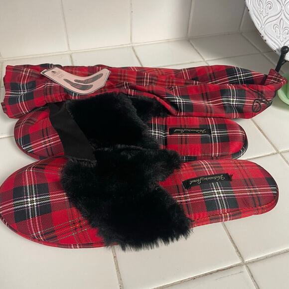 Victorias Secret NEW Red Plaid Slippers Medium 7-8 Fur Trim Tartan Holiday Gift - Picture 1 of 4